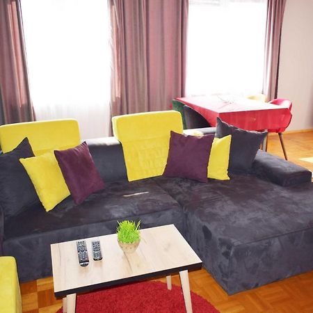 Mickitos Hostel & Apartments 斯科普里 外观 照片