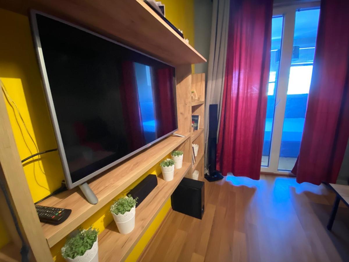 Mickitos Hostel & Apartments 斯科普里 外观 照片