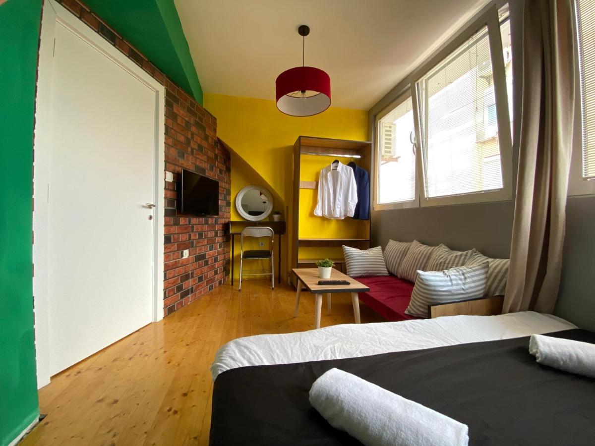 Mickitos Hostel & Apartments 斯科普里 外观 照片