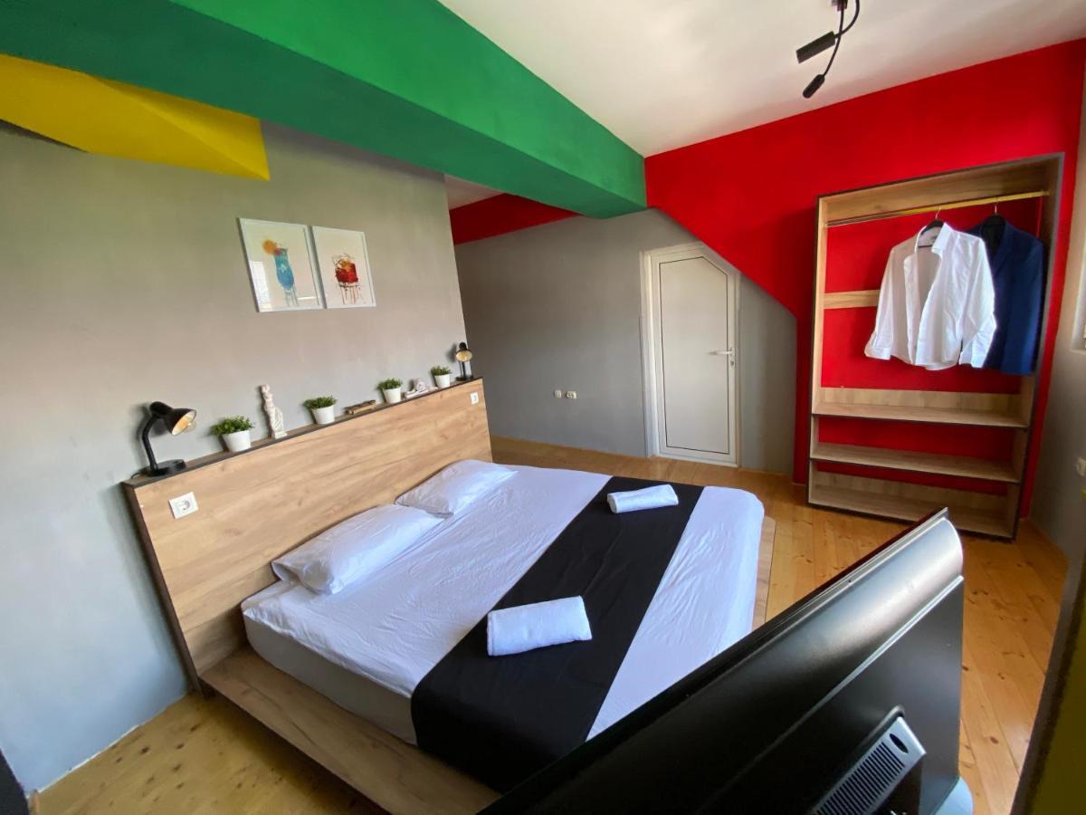Mickitos Hostel & Apartments 斯科普里 外观 照片