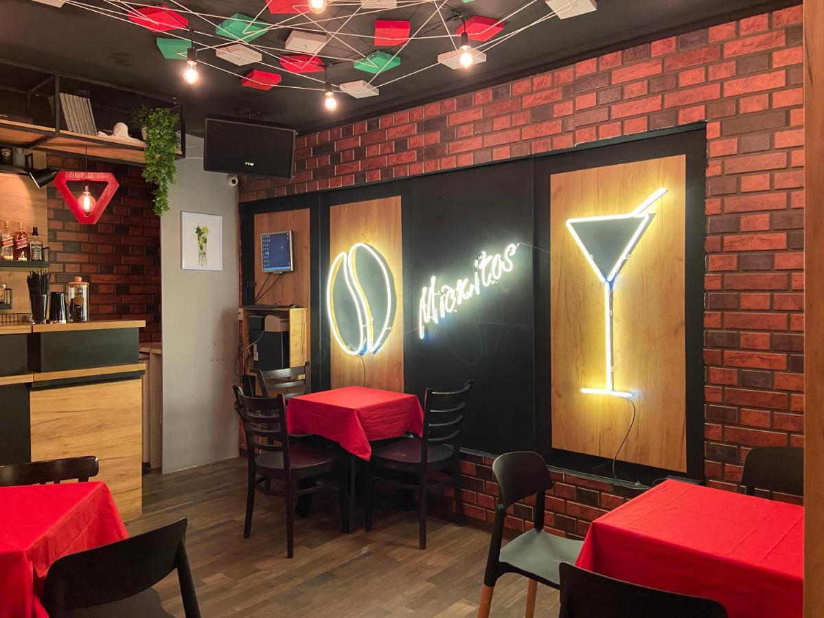 Mickitos Hostel & Apartments 斯科普里 外观 照片