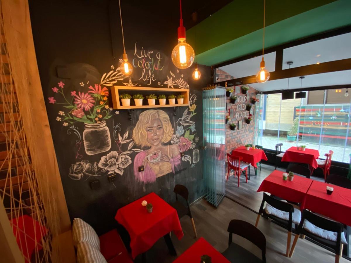 Mickitos Hostel & Apartments 斯科普里 外观 照片