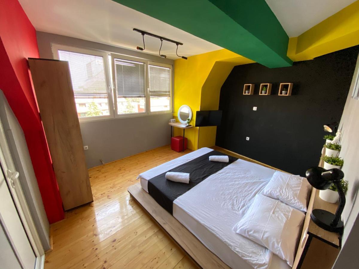 Mickitos Hostel & Apartments 斯科普里 外观 照片