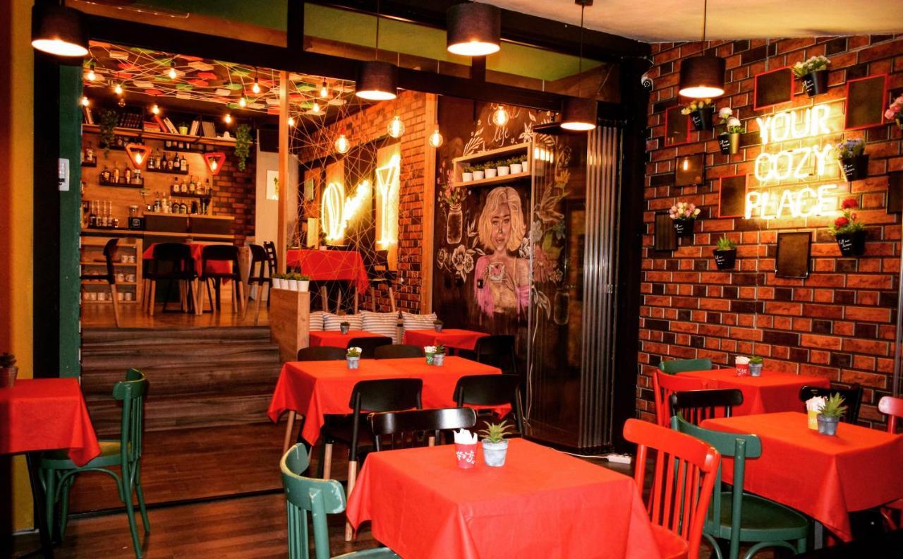 Mickitos Hostel & Apartments 斯科普里 外观 照片