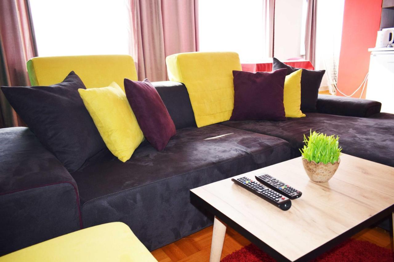 Mickitos Hostel & Apartments 斯科普里 外观 照片
