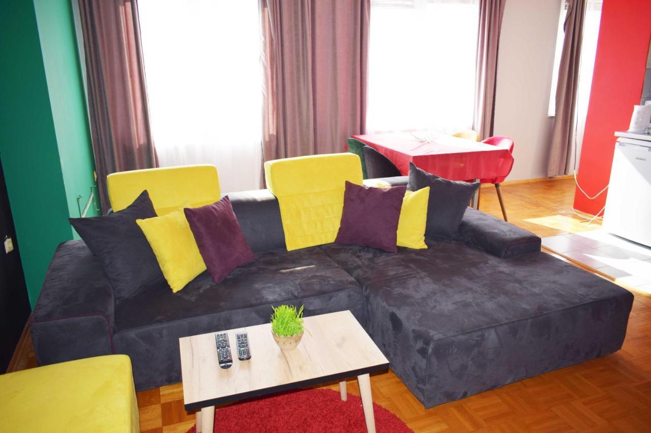 Mickitos Hostel & Apartments 斯科普里 外观 照片