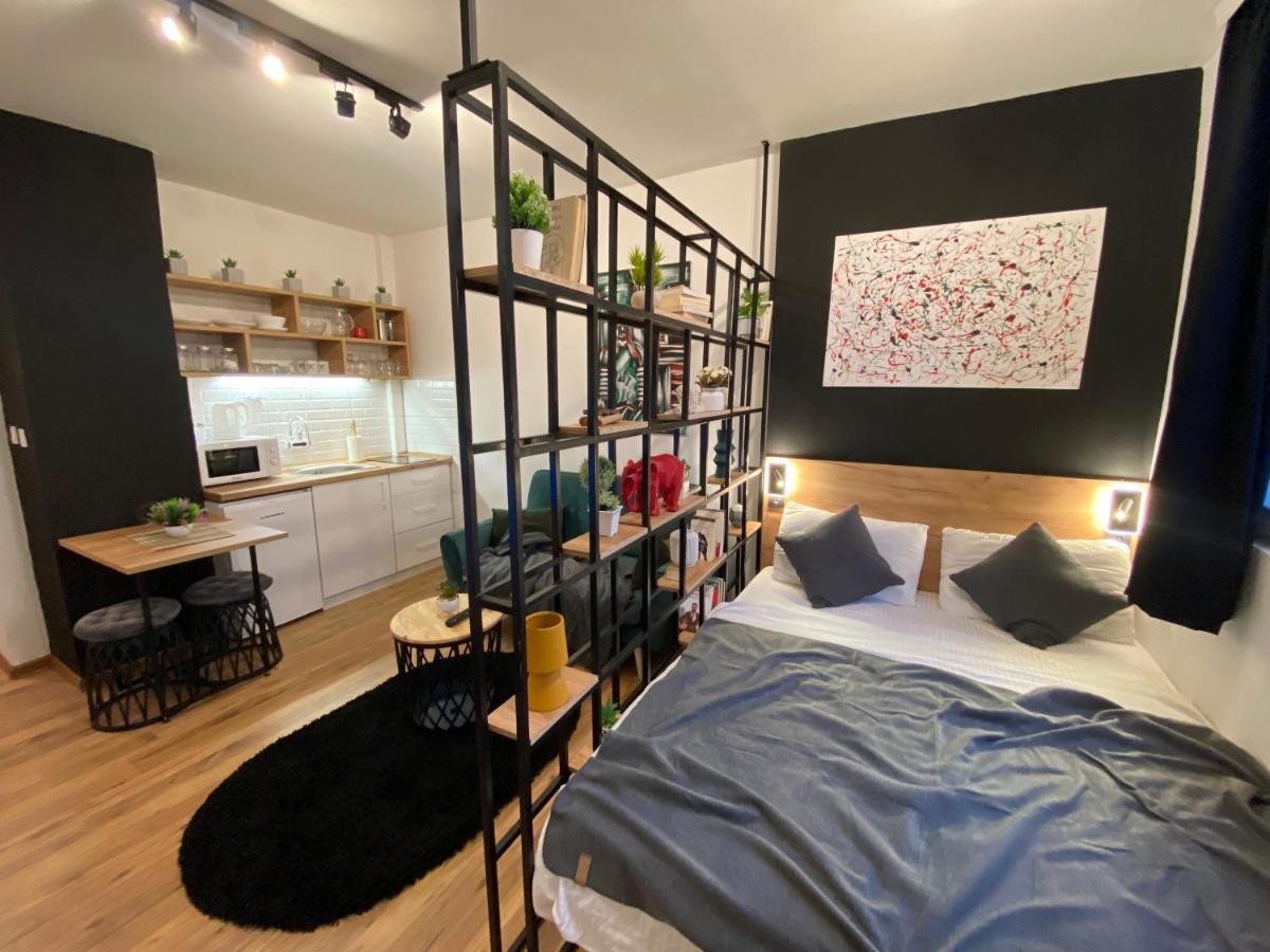 Mickitos Hostel & Apartments 斯科普里 外观 照片