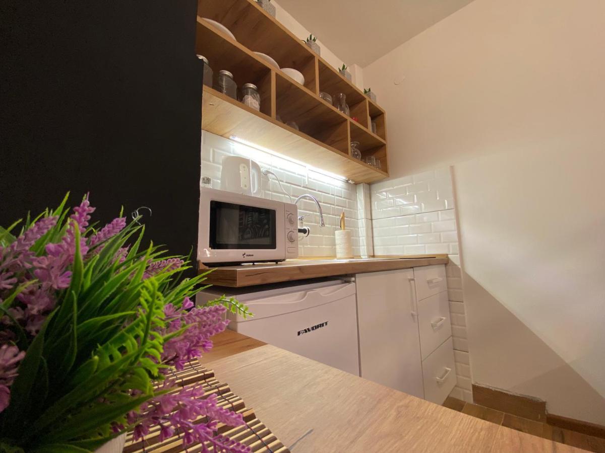 Mickitos Hostel & Apartments 斯科普里 外观 照片