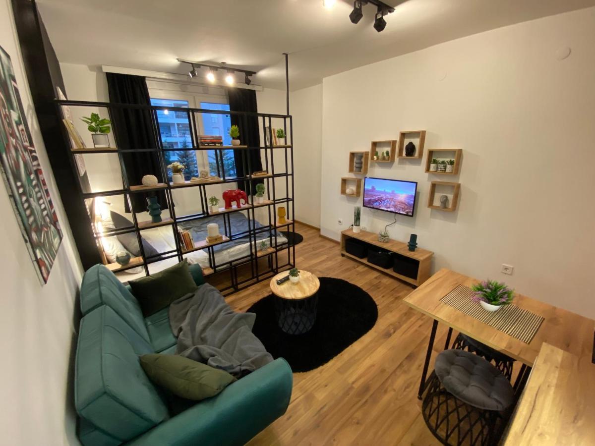 Mickitos Hostel & Apartments 斯科普里 外观 照片